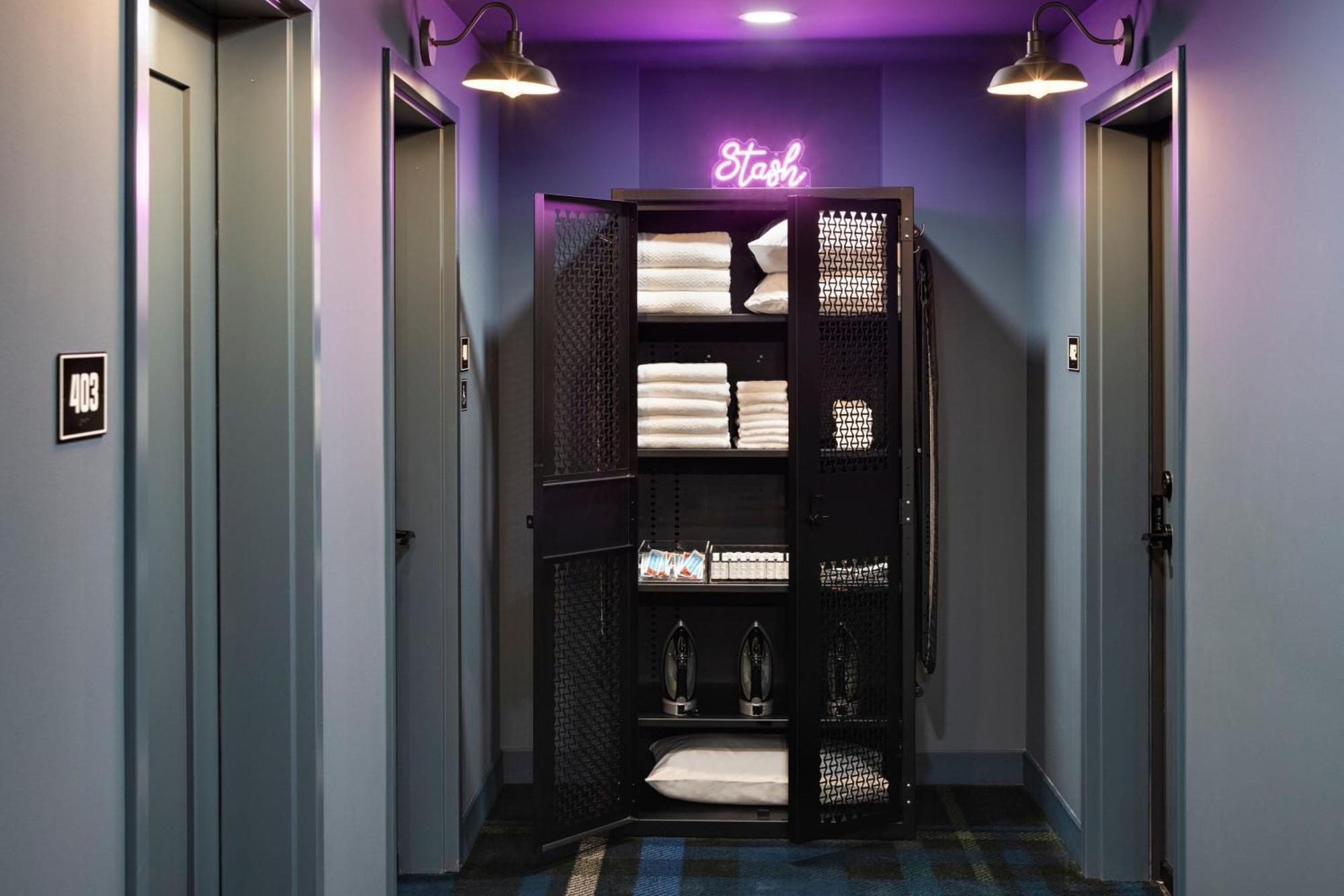 Moxy Omaha Downtown Hotel Exterior photo
