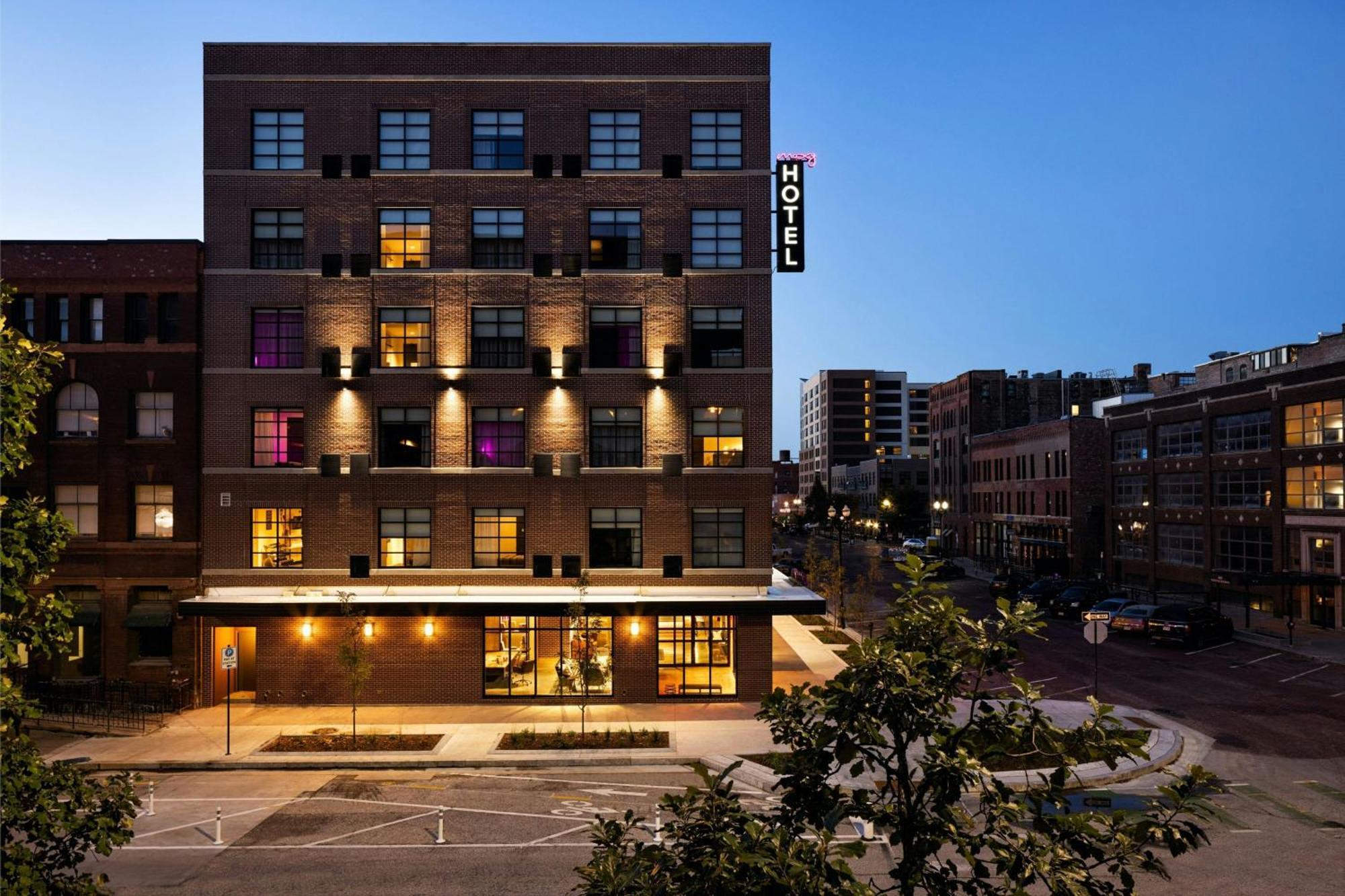Moxy Omaha Downtown Hotel Exterior photo